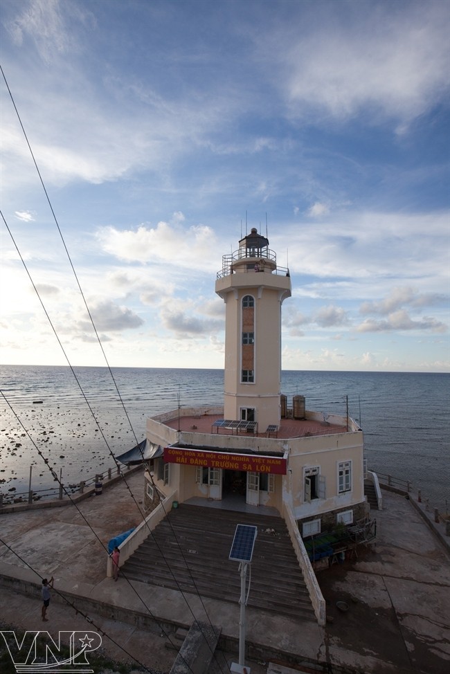 Lighthouse keepers on Truong Sa archipelago  - ảnh 2